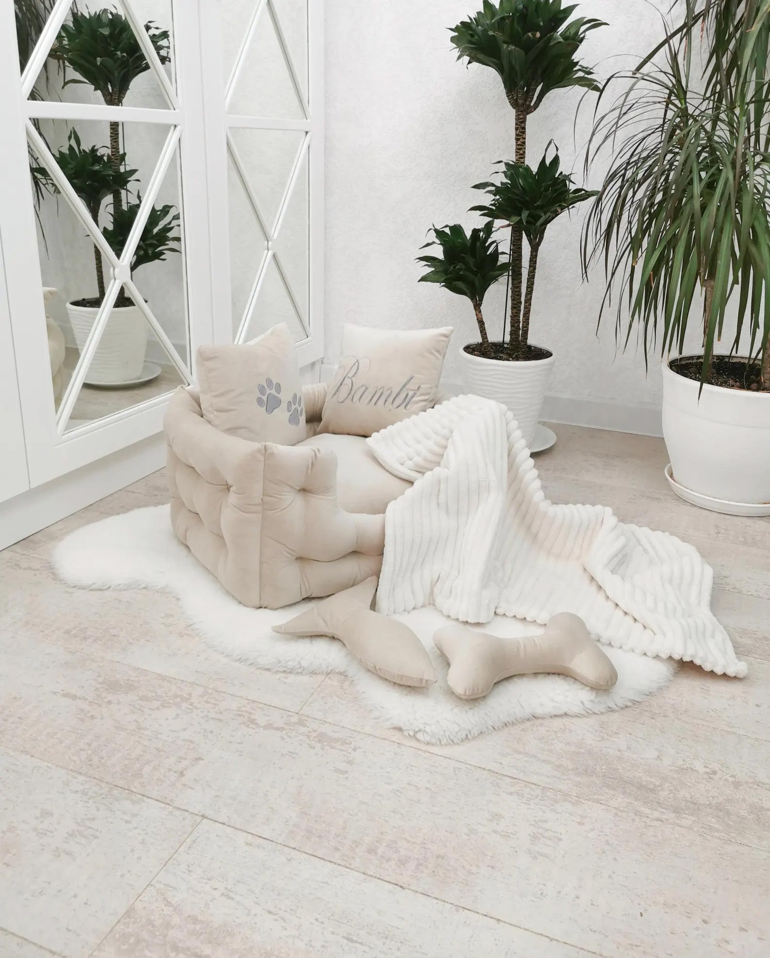 Velvet Dog Bed and Blanket Set in Cream