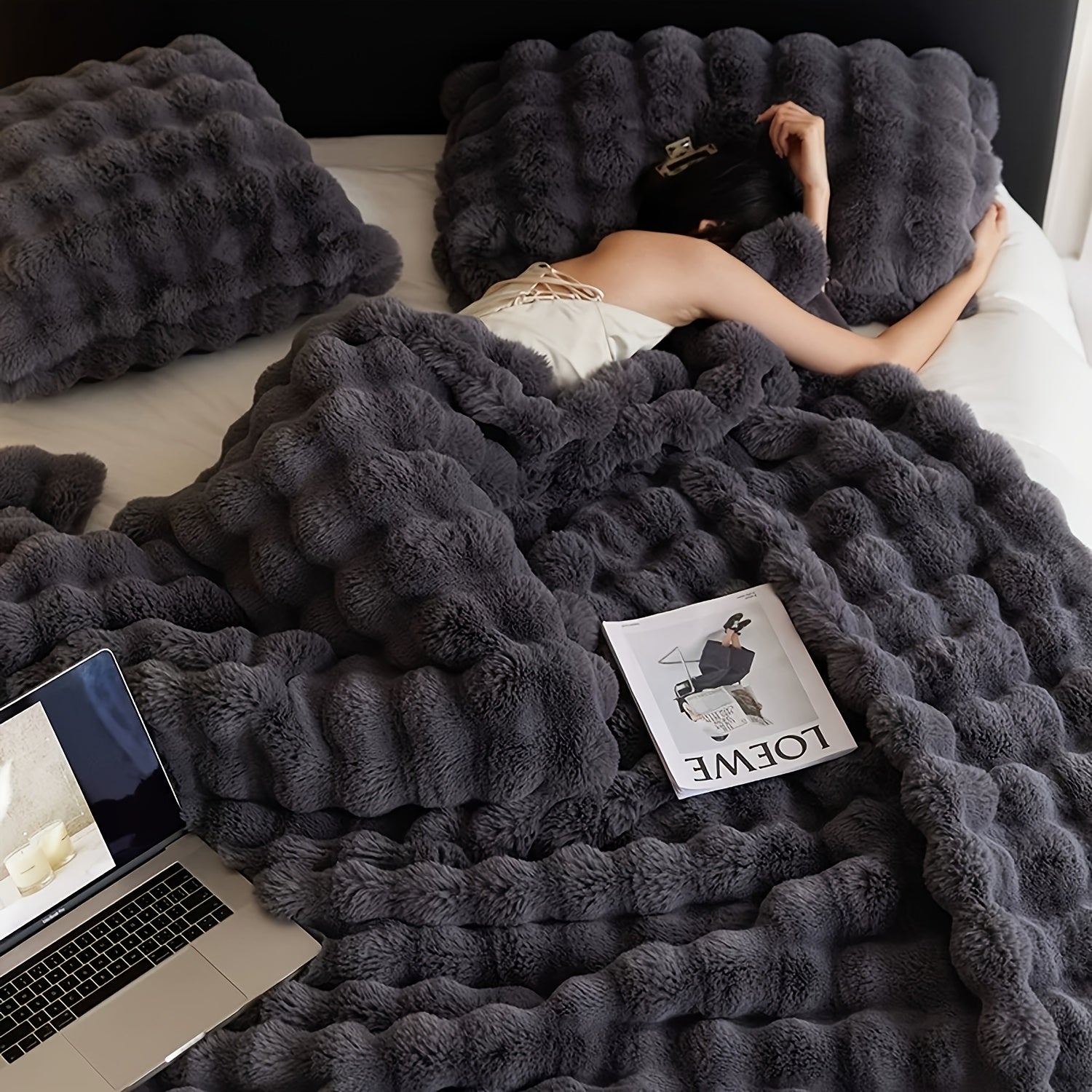 Faux Rabbit Fur Blanket in Black